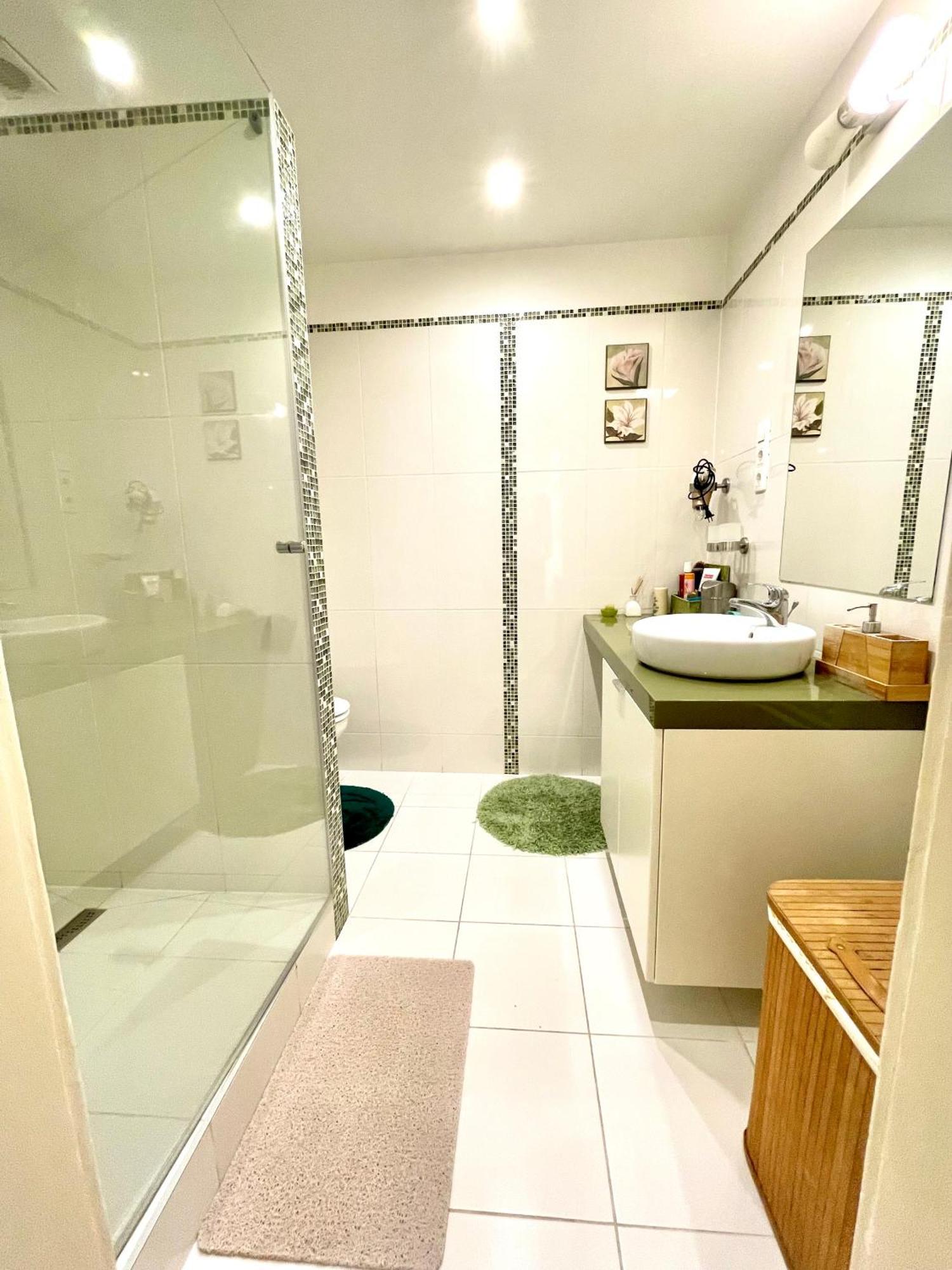 Green Pearl Apartment At St Stephen' S Basilica Budapest Bagian luar foto