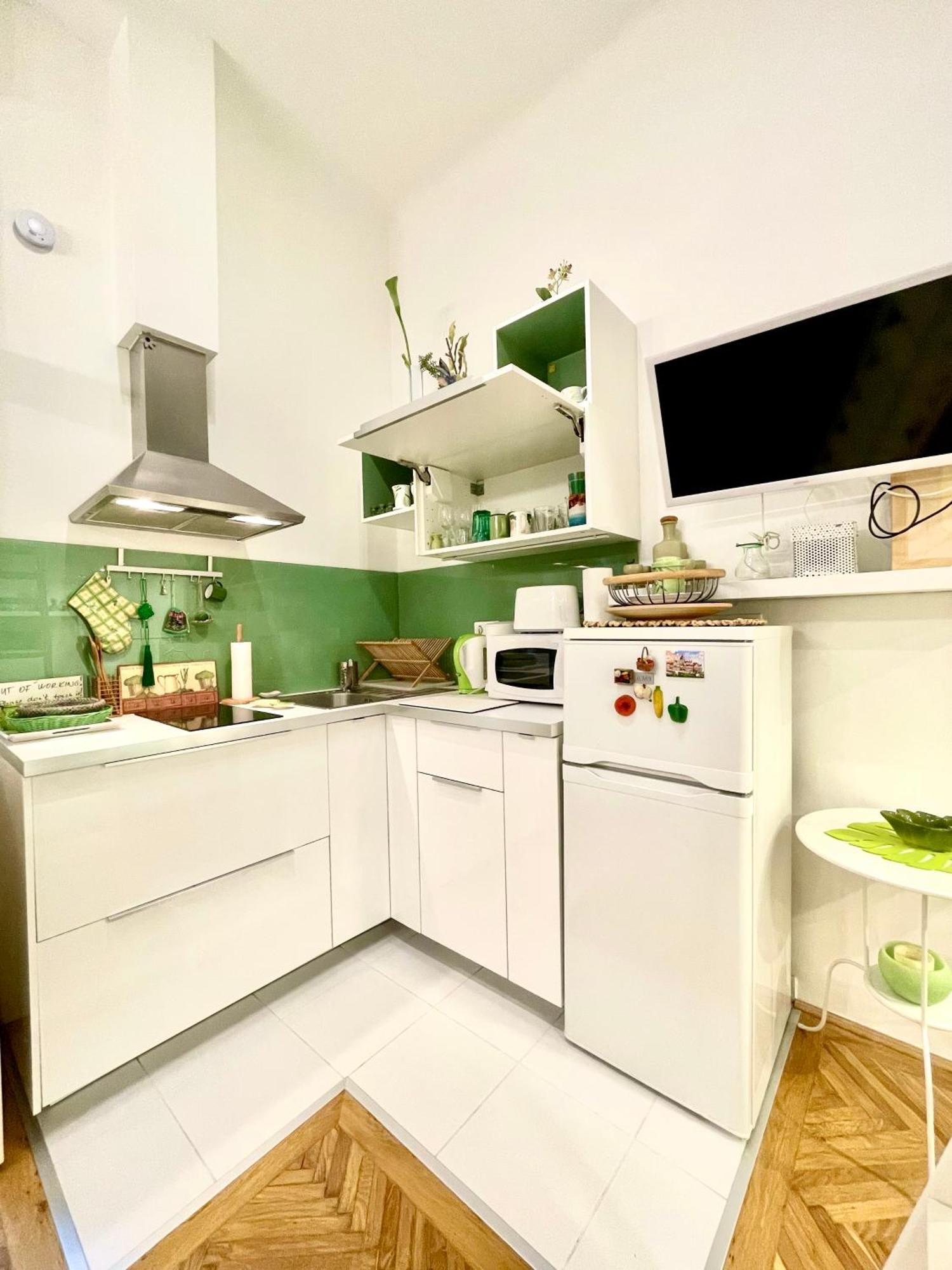 Green Pearl Apartment At St Stephen' S Basilica Budapest Bagian luar foto
