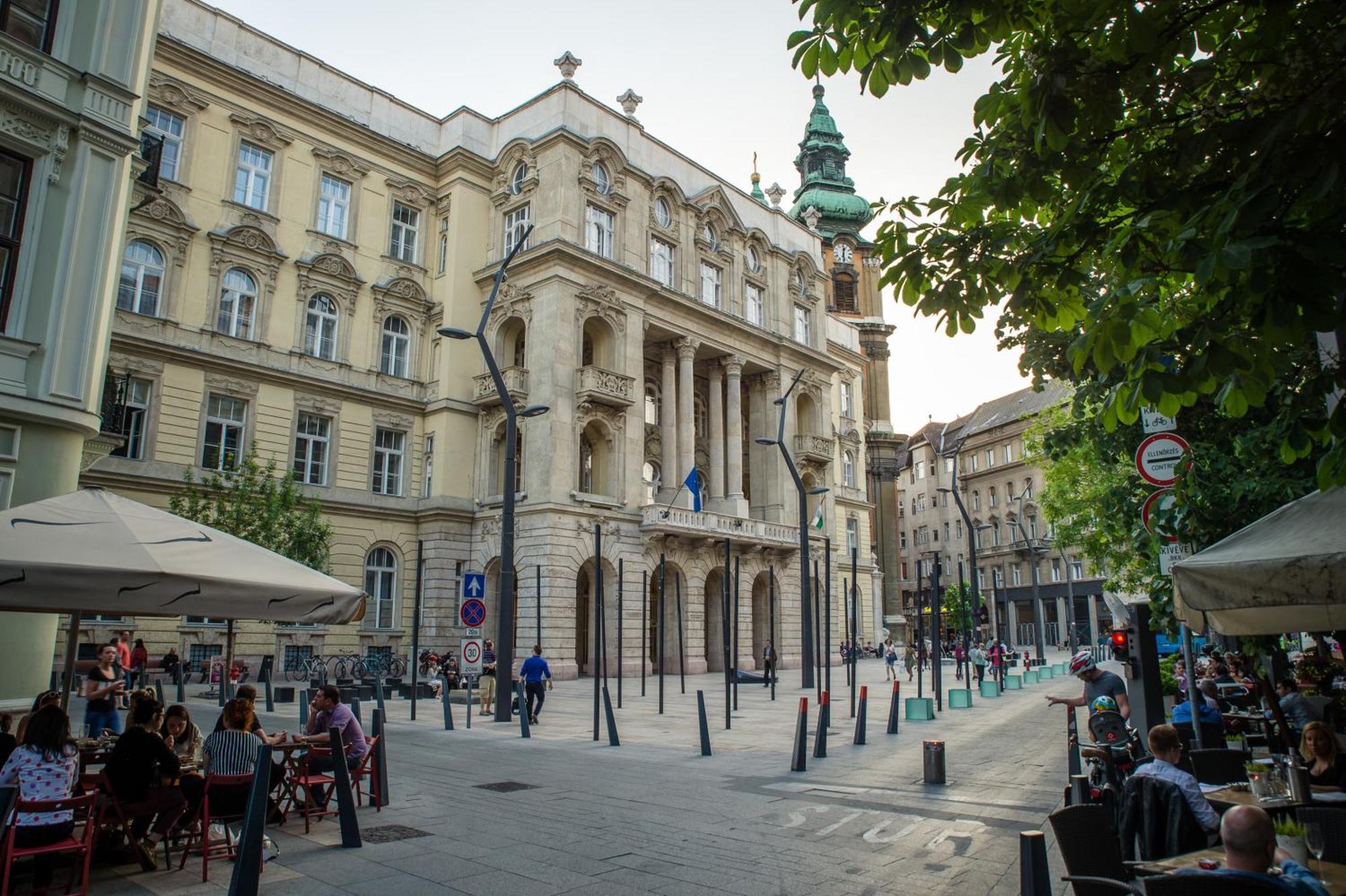 Green Pearl Apartment At St Stephen' S Basilica Budapest Bagian luar foto