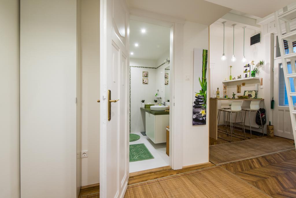 Green Pearl Apartment At St Stephen' S Basilica Budapest Bagian luar foto