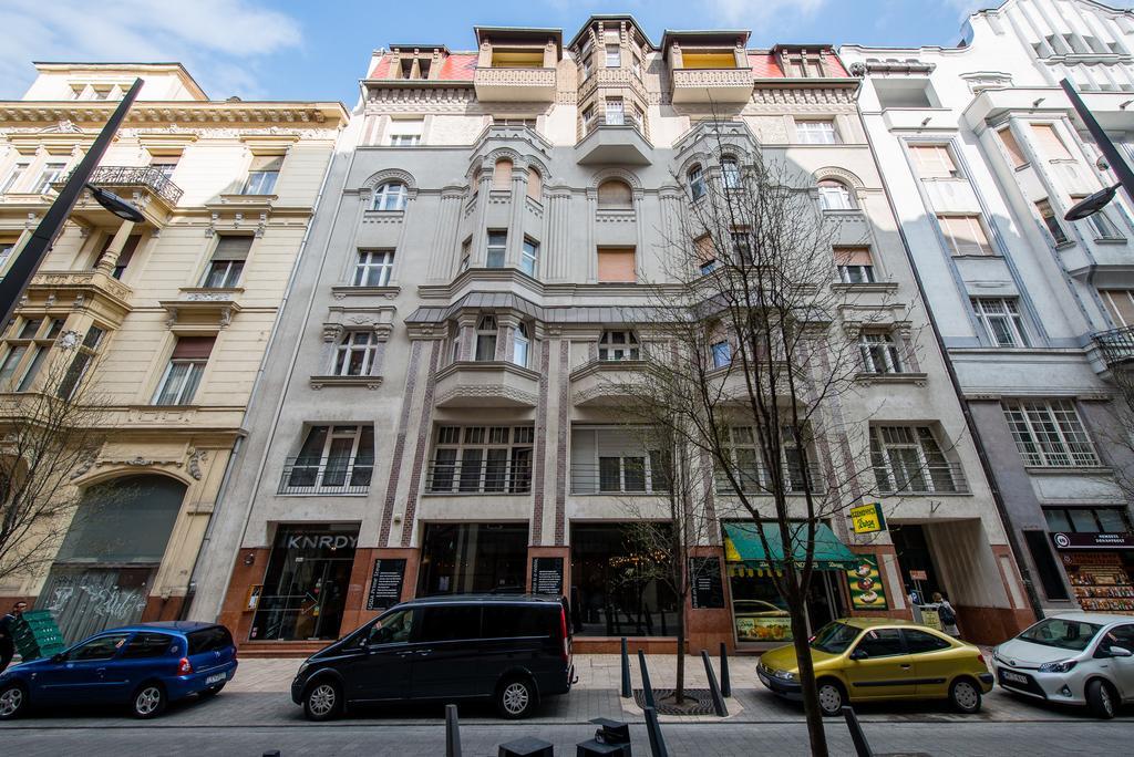 Green Pearl Apartment At St Stephen' S Basilica Budapest Bagian luar foto