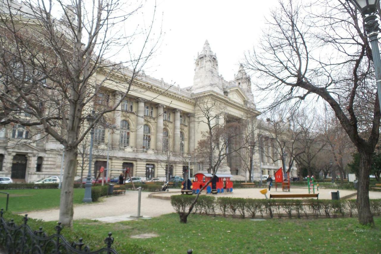 Green Pearl Apartment At St Stephen' S Basilica Budapest Bagian luar foto
